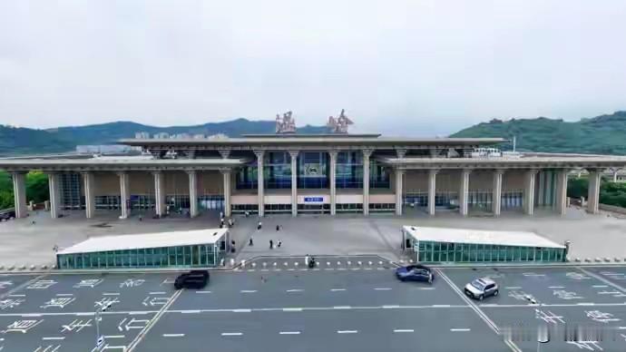 正式通车！杭台高铁温玉段8月8日运营，昨天17点已经可以买票
 
杭台高铁温玉段
