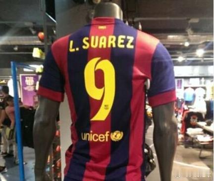 【巴萨球衣迫不及待印上苏神名字】7月8日，尽管没最终确认，但很多人认为苏亚雷斯转