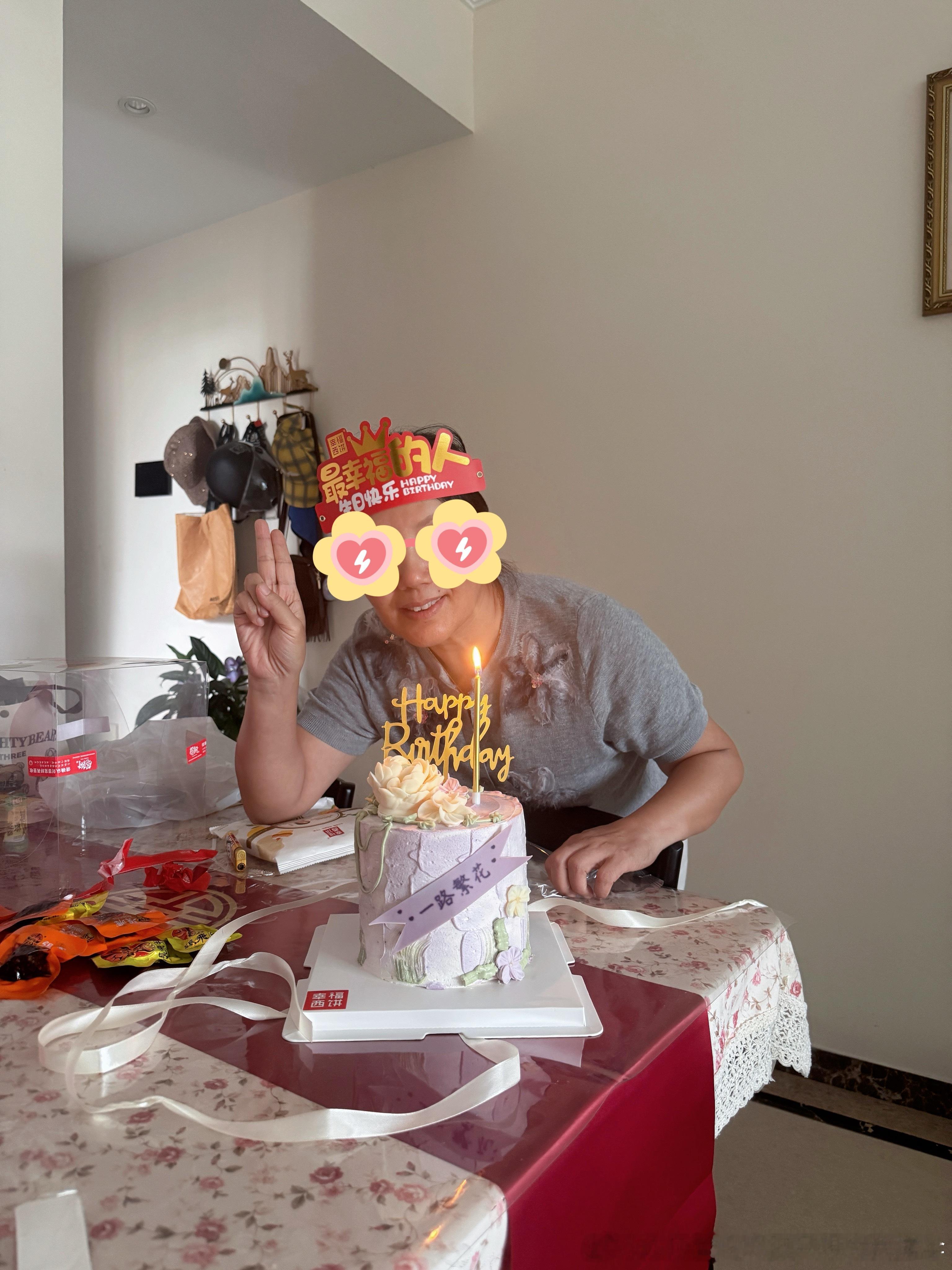 妈妈生日快乐🎂我感觉我只要一想到以后我妈妈会离开我，我就会难过的要窒息，我感觉
