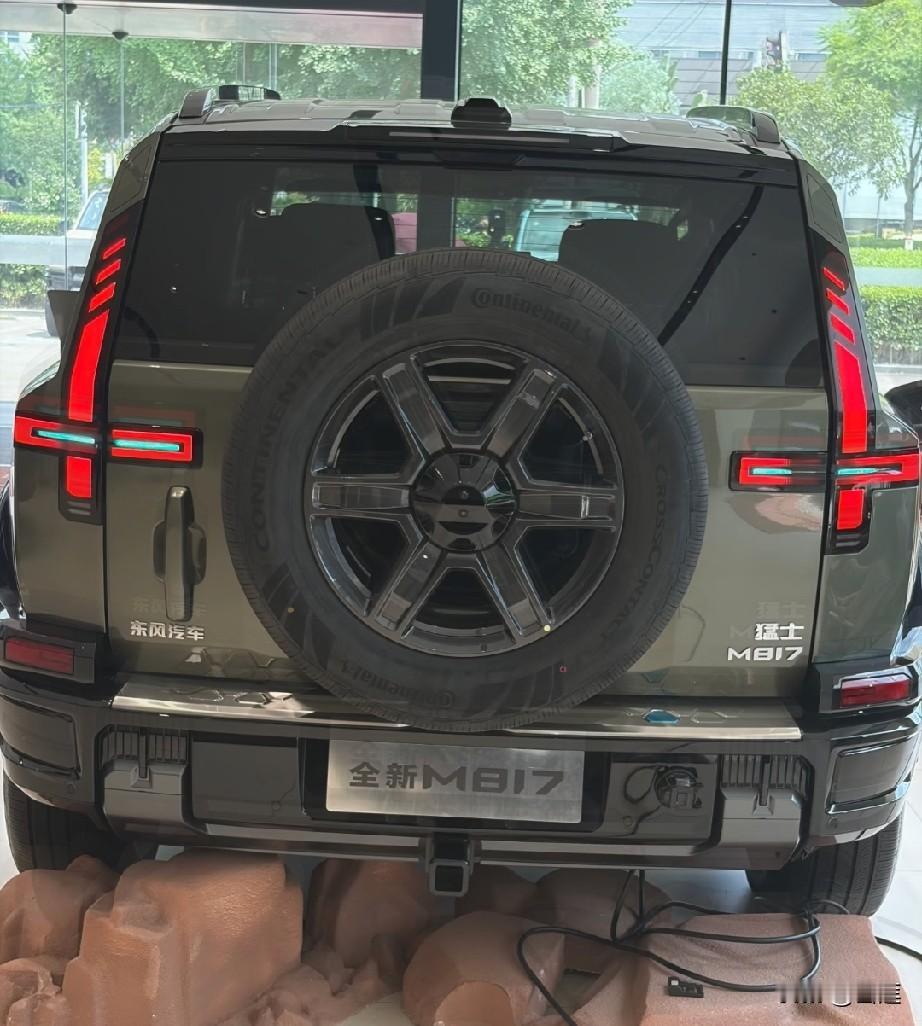 不服都不行！

30万买国产硬派越野车，该选择谁
第一款：东风猛士M817

第