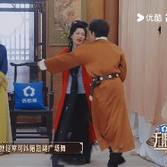 何赛飞问什么是年上姐姐无限超越班 吴添豪对何赛飞说我偏爱年上姐姐的时候，何老师一