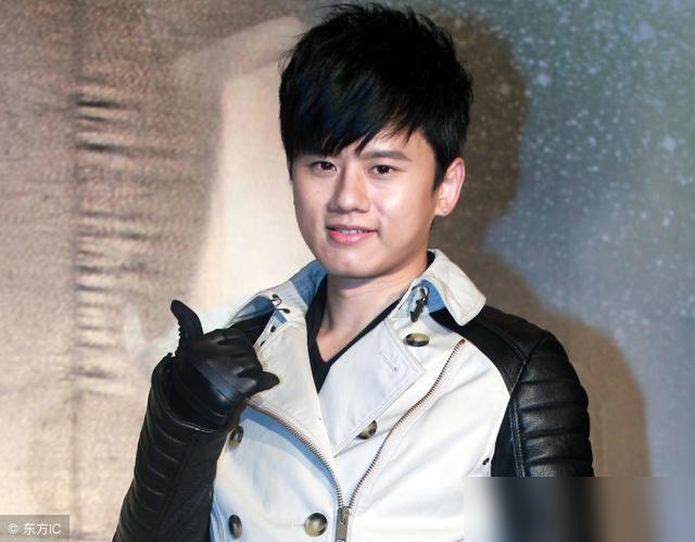 谢娜熬夜敲字逼薛之谦低头认错，没等来道歉信，反倒炸出一个潜水二十年的前女友，连发