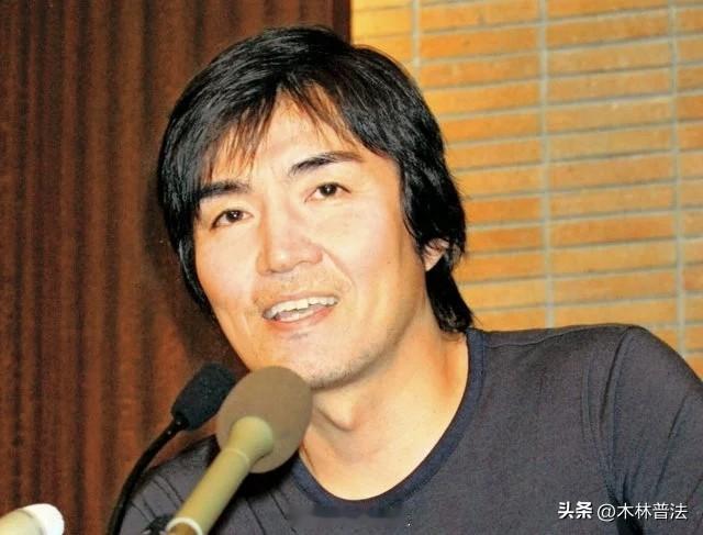 据《朝日新闻》，日本作家东野圭吾于7月23日因结肠癌去世，享年68岁[祈祷]
我