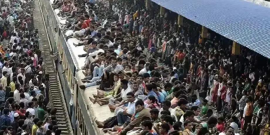 印度现在最棘手的，不只是人多，而是连自己有多少人都只能估。
 
他看到的数字是这