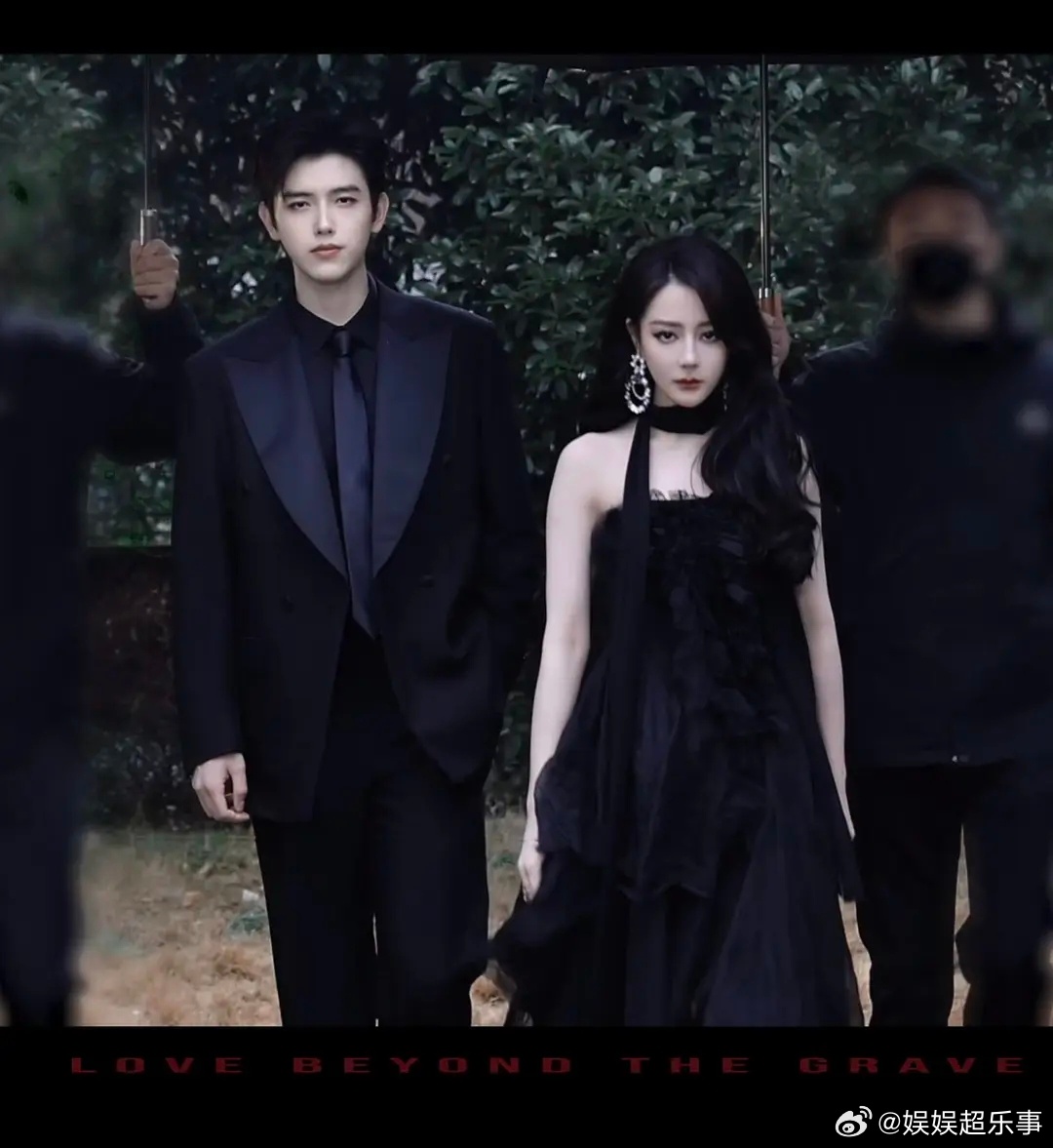 迪丽热巴太异域太大了，这么多年来我能get到的就是她早期装呆萌的高雯，更异域风情