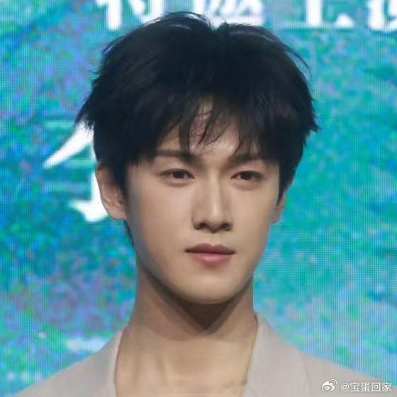 明星势力榜[超话]同一代拍发的李昀锐马伯全何与李昀锐马伯全何与生图 同一代拍发的