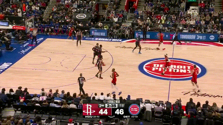 火箭老将杜兰特真是太猖狂了！在今天火箭客场挑战活塞的比赛中，当时比赛进行到了第二