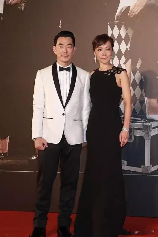 任贤齐的老婆，真的是第一次认识。
任贤齐唱歌好听，但是长相一般，娶的老婆的容貌也