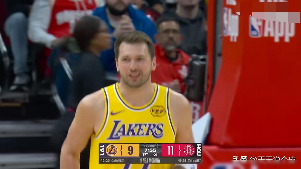 更衣室战术板被砸得粉碎！都说杜兰特是卧底，可你知道他当着全队面，把谁骂成“软蛋”