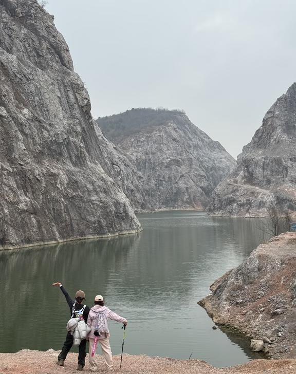 青龙山山脊线·从人生“终点”走到“起点”✔️
青龙山山脊线我愿称之为南京户外最虐