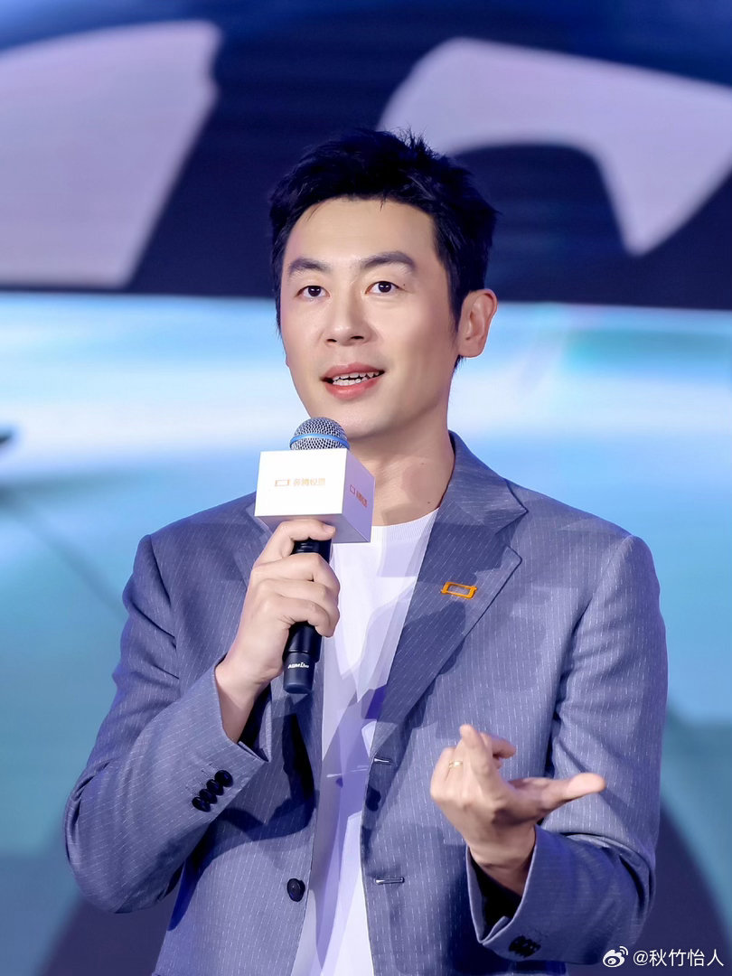 亚文：未来的艺术家！影视圈的佼佼者！德艺双馨的优秀演员！有东方男人的独特魅力！才