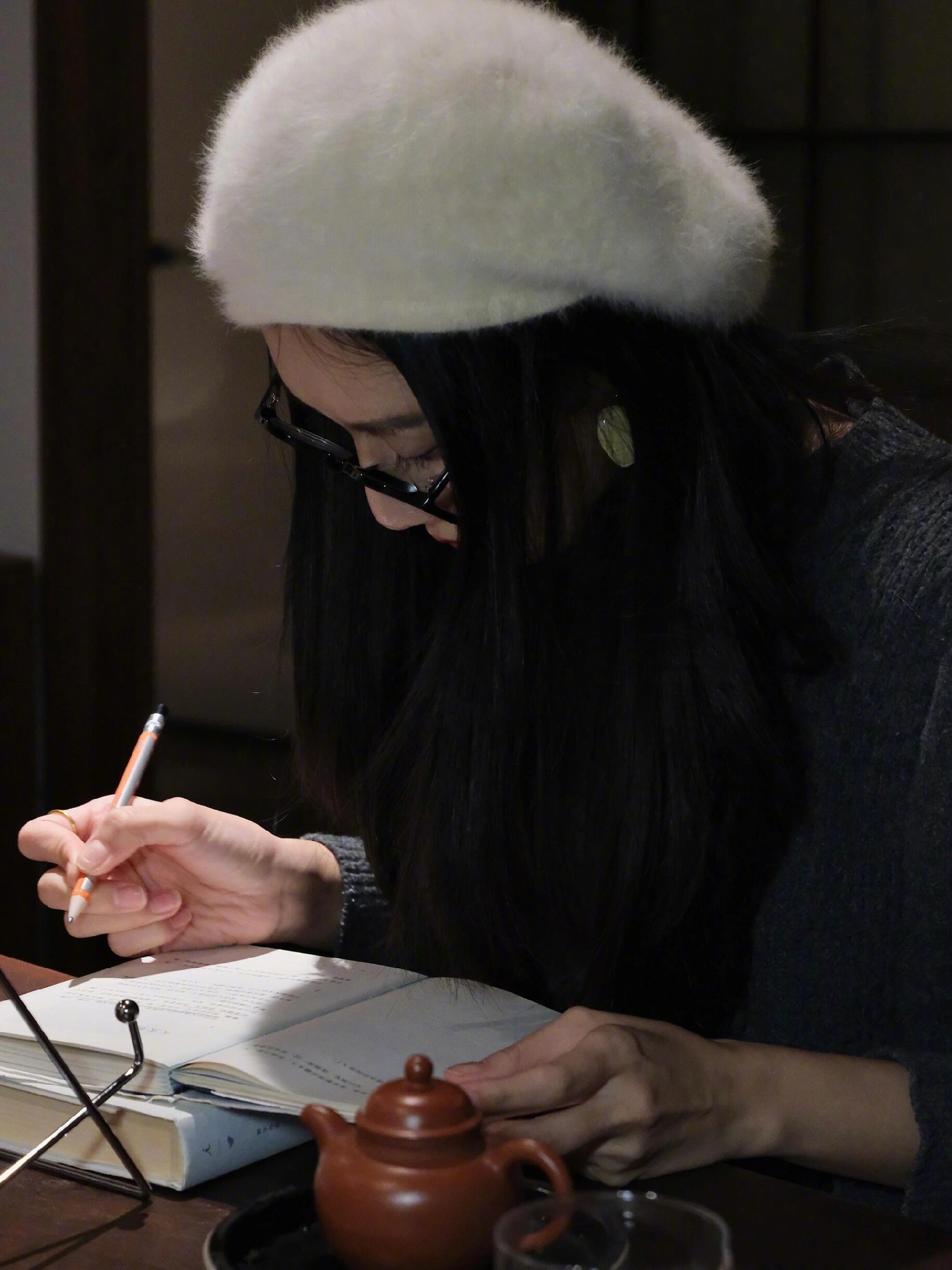 突然意识到了人生提前布局的重要性，相册里2023年的一张图仿佛一枚回旋镖，正中靶