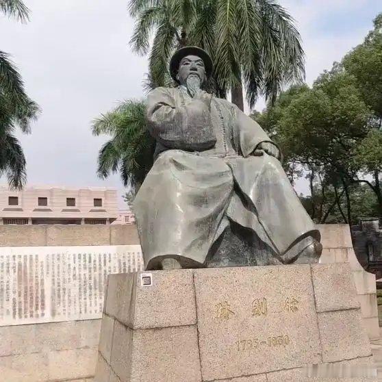 《香港更名风暴：当林则徐铜像压向维多利亚王冠》香港更名风暴：当林则徐铜像压向维多