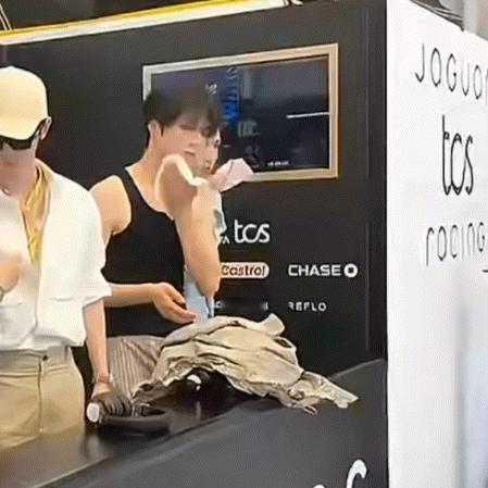 我笑的吧 给这俩热的 