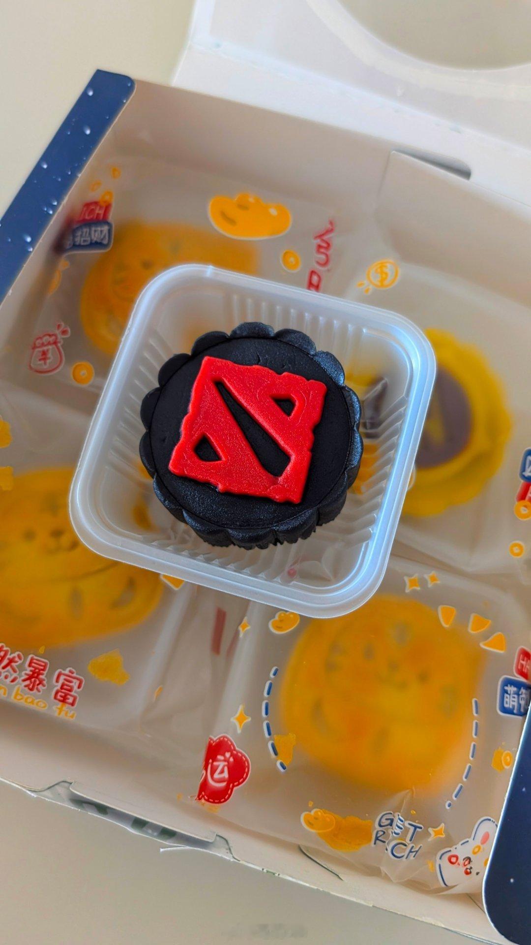 中秋将至，收到刀友自制的DOTA2月饼，好想收藏，舍不得吃！#dota2周边##