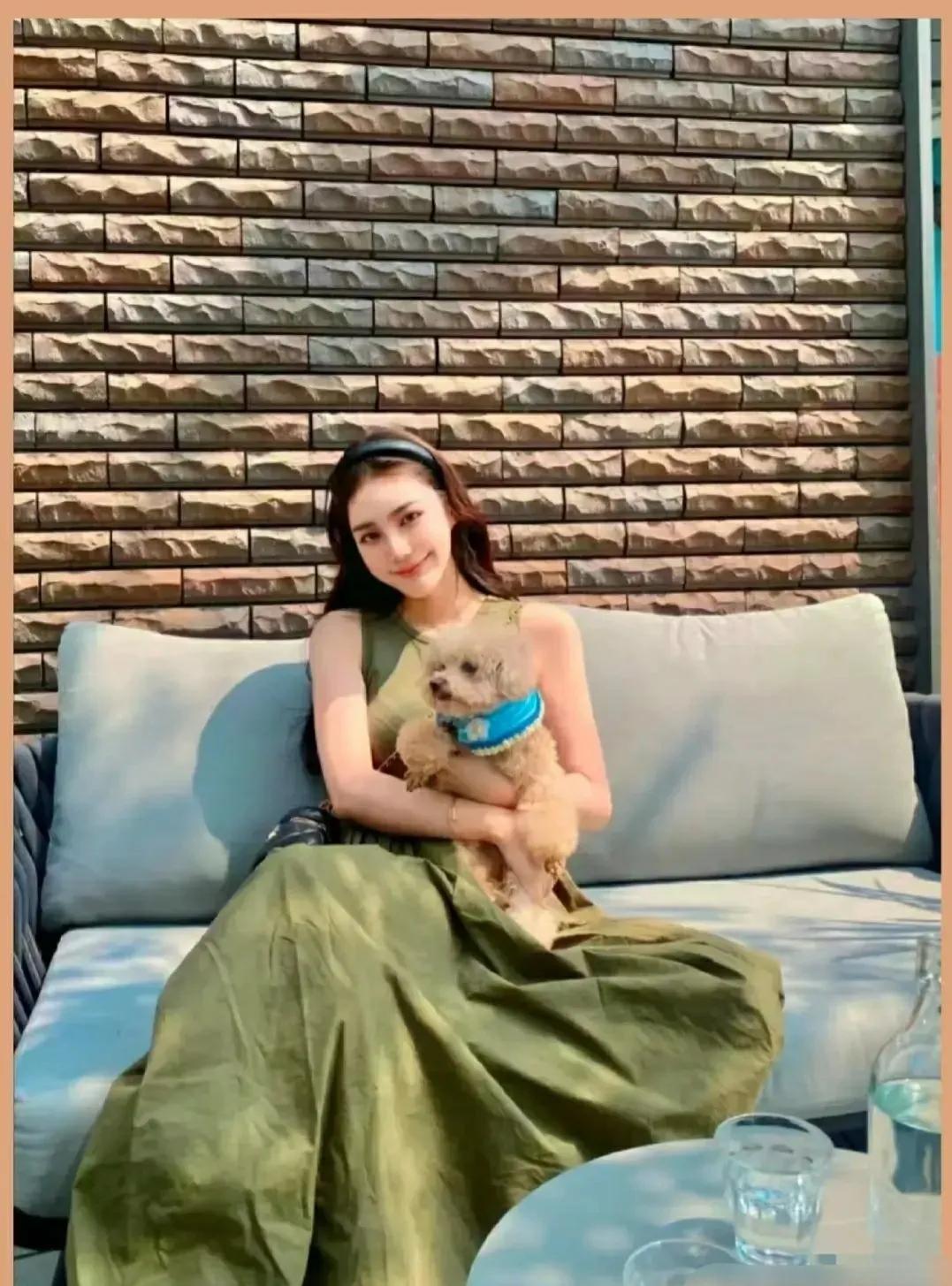 看了汪小菲现女友小梅的照片，能感觉出来他就喜欢这类长相，张雨绮 张颖颖 马小梅，