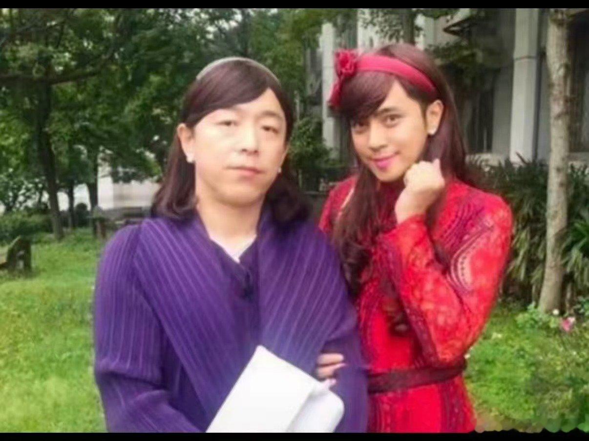 黄渤公认的神图黄渤的神图画风多变，梗图表情包欢乐不断，认真帅气的样子太圈粉 