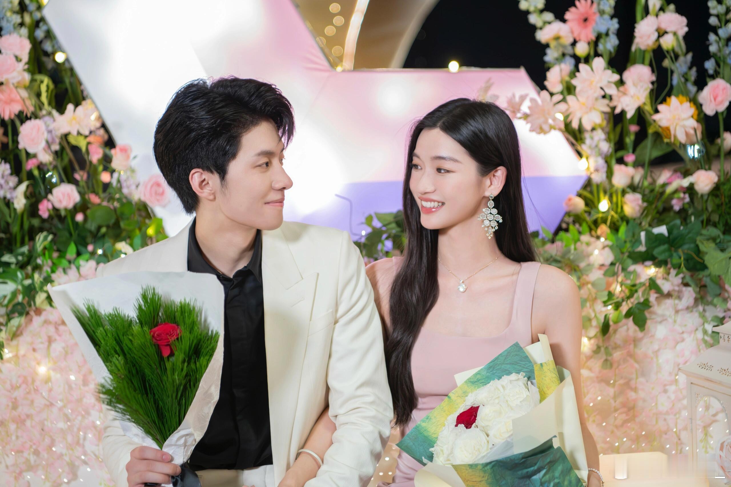 李定豪和阮小咪官宣啦～纵使世上还有千万朵玫瑰🌹，小王子🤴依旧认为他的玫瑰是独