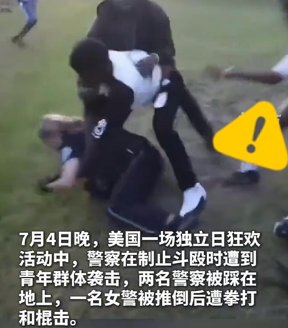 7月4日晚上，美国南卡罗莱纳州。两队人群在北查尔斯顿举行庆祝独立日活动。参加活动