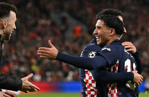 利物浦1比4埃因霍温20分钟2球斩落利物浦，官方：德里奥赫荣膺全场最佳荷甲球队埃