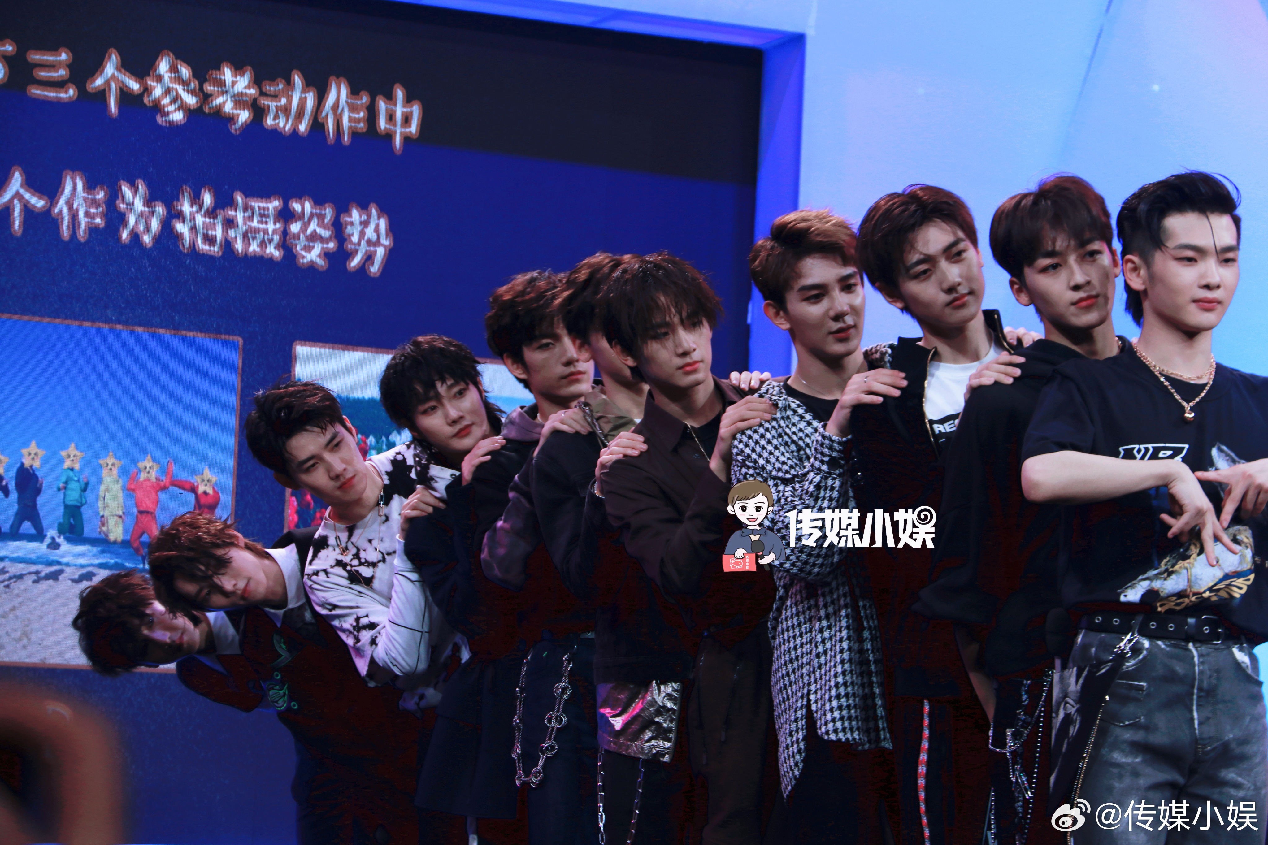 还翻到一张R1SE的合照！站姐团建