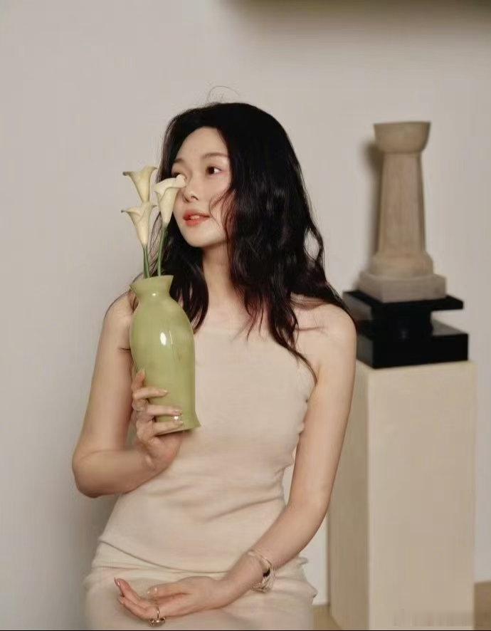 晚晚与女装店铺无直接股权关联抛开八卦看商业逻辑，IP授权模式现在越来越多。IP方