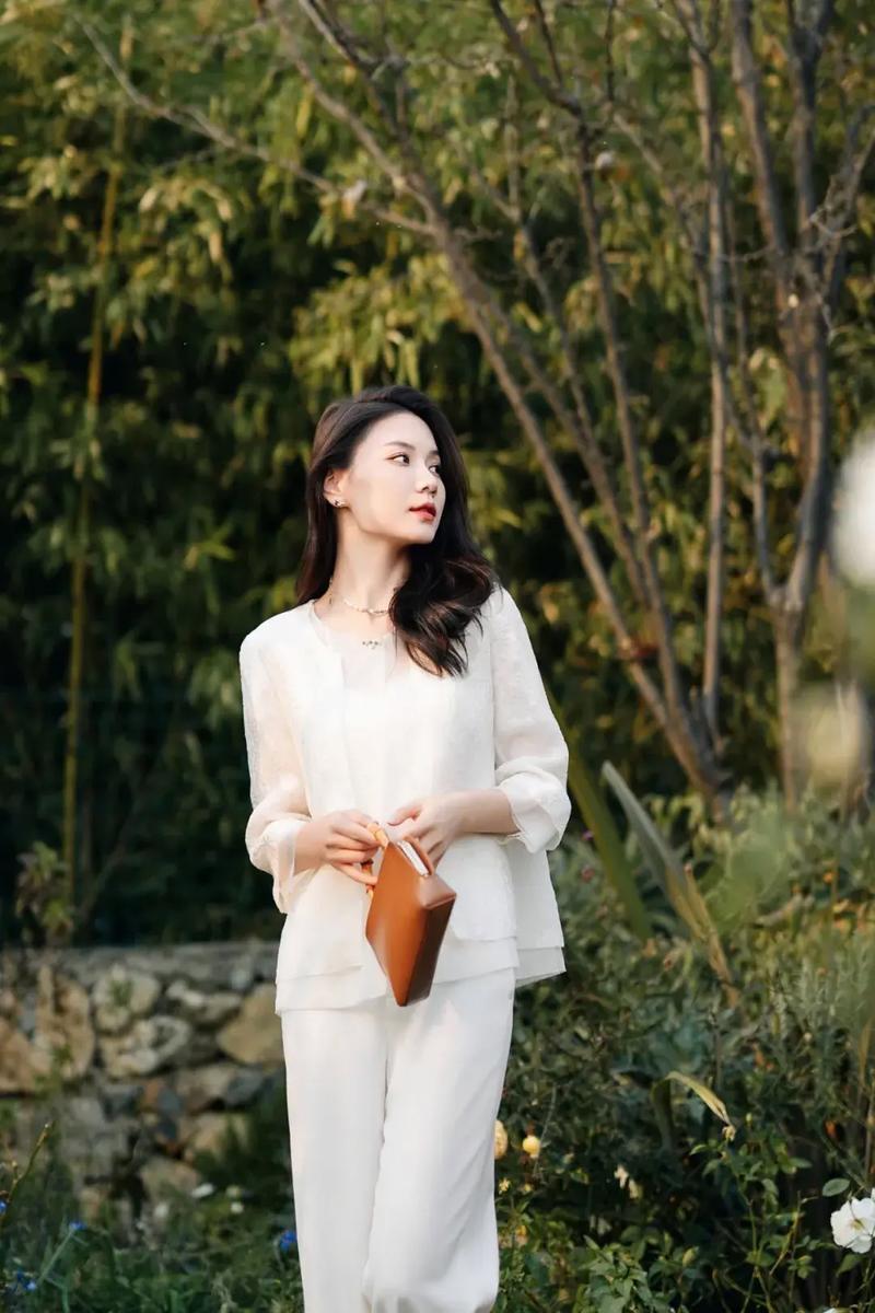 一个浙江女人原来在广州与老公儿子一起生活，女人总认为老公看不起她，老公说她认知低