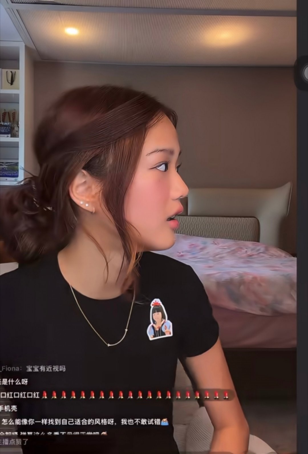 钟丽缇二女儿藏电子烟她还有半个月左右才成年吧就开始抽了？作为公众人物不太好吧，这
