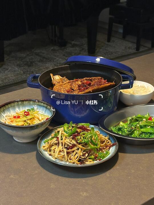 晚餐｜羊蝎子🥘｜凉拌白萝卜🥢｜炝炒豆皮丝🥙