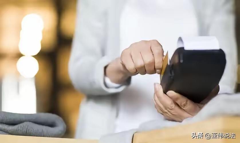 广东深圳，女子着急用钱，就连续在微粒贷上借了两笔，分别是4万元和2.5万元。可事