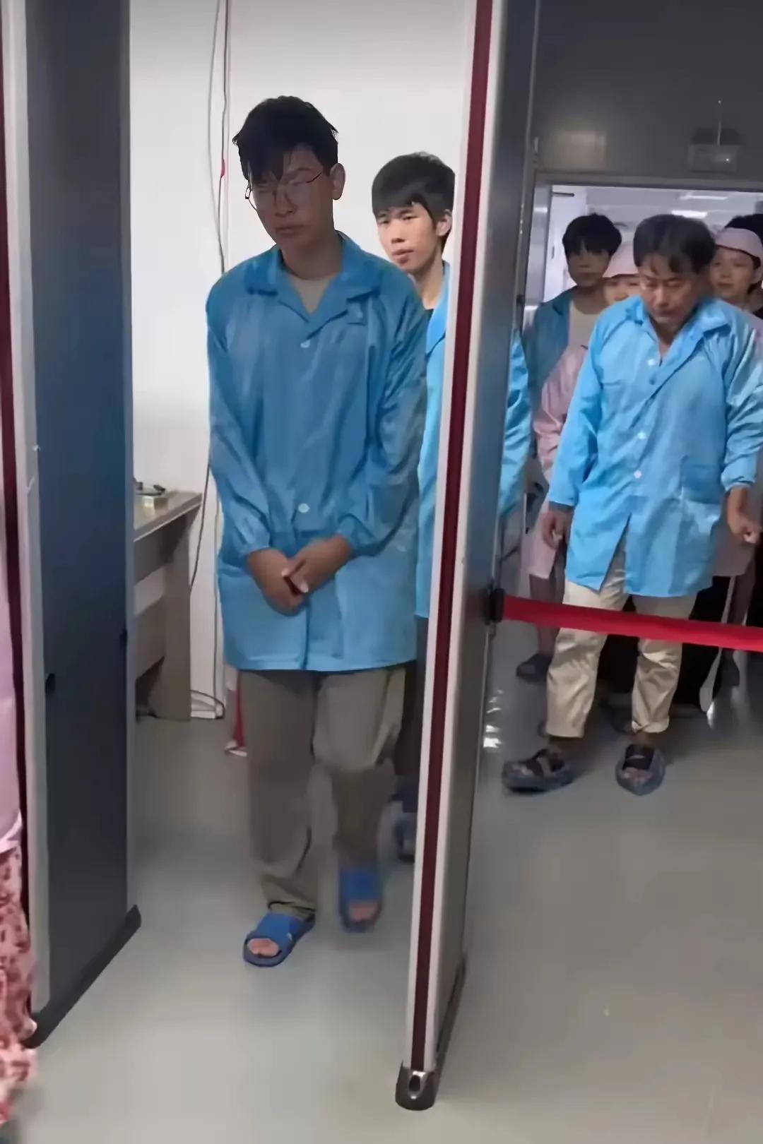 现在的年轻人不好好学习
真是一点出路都没有啊？
唉！每个行业都难挣钱[抓狂]