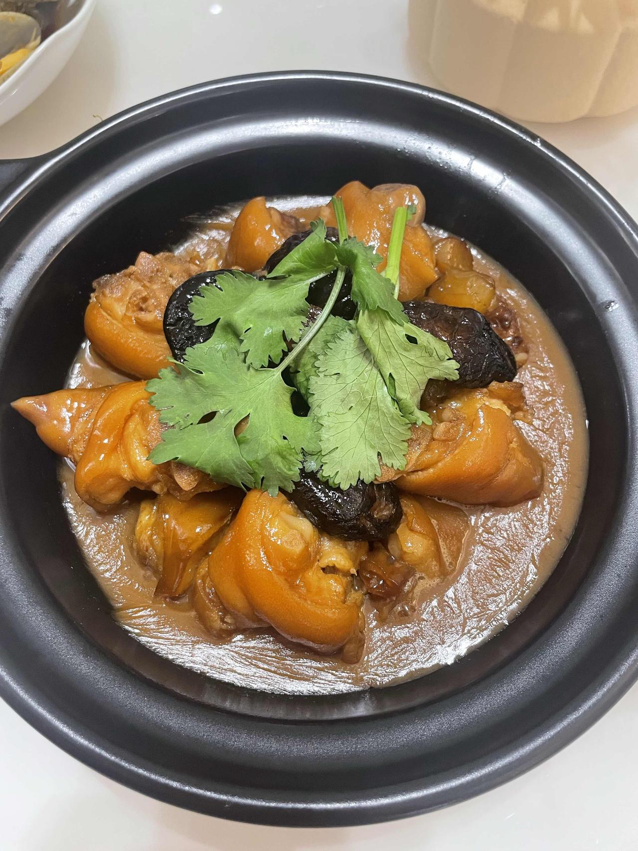 谁懂啊！跟老公大吵一架赌气不叫他上班，结果被一锅猪蹄瞬间拿捏，这婚怕是离不了了！