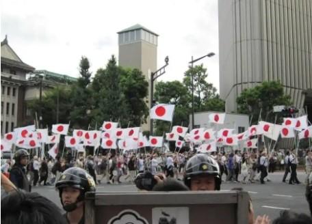 为什么现在日本越来越猖狂？一位日本老人曾说：“日本之所以敢跟中国叫板，说到底，就