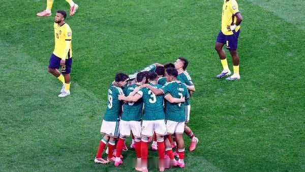 墨西哥结束世界杯淘汰赛八连败7月1日，美加墨世界杯1/16决赛，墨西哥2比0战胜