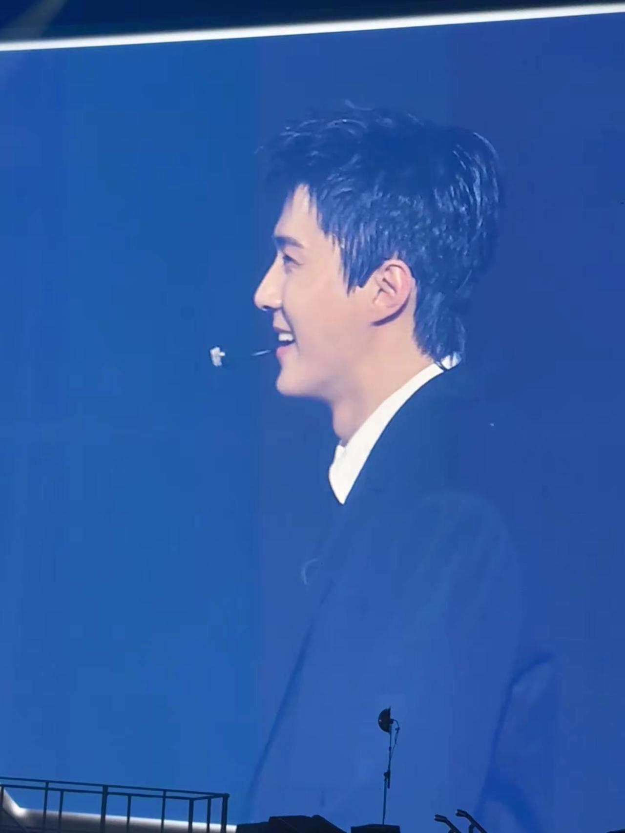 就这个完美侧脸谁懂！！我是真爱了😍吴世勋 sehun exo 曼谷演唱会