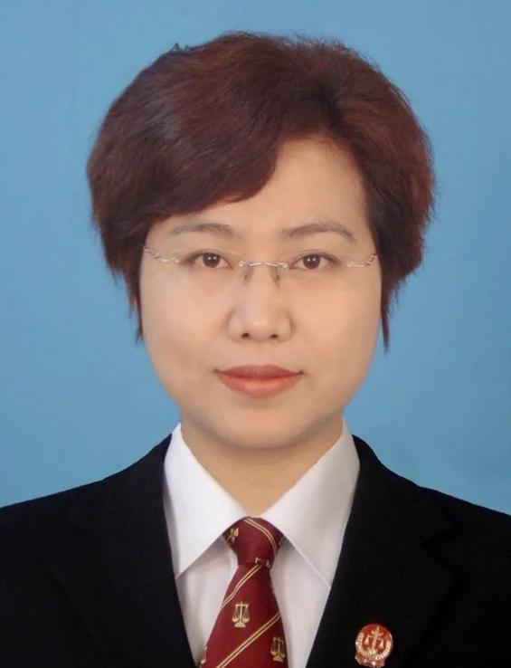 陈永贵的孙女陈春梅。她不是名人，也不算是高官，现任最高人民法院督察局副局长。但是