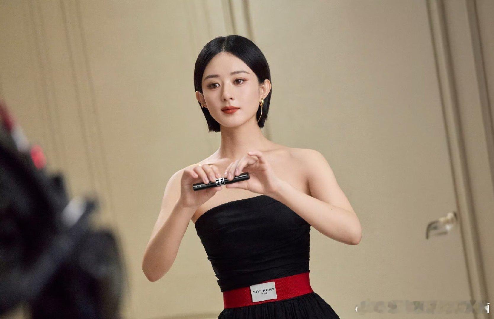赵丽颖诠释唇上高定美学赵丽颖唇上高定美学 赵丽颖诠释唇上高定美学 ​​​