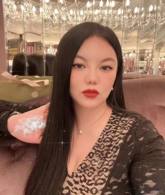 李湘打码掌纹 没什么问题 🖐️也属于个人隐私。 ​​​