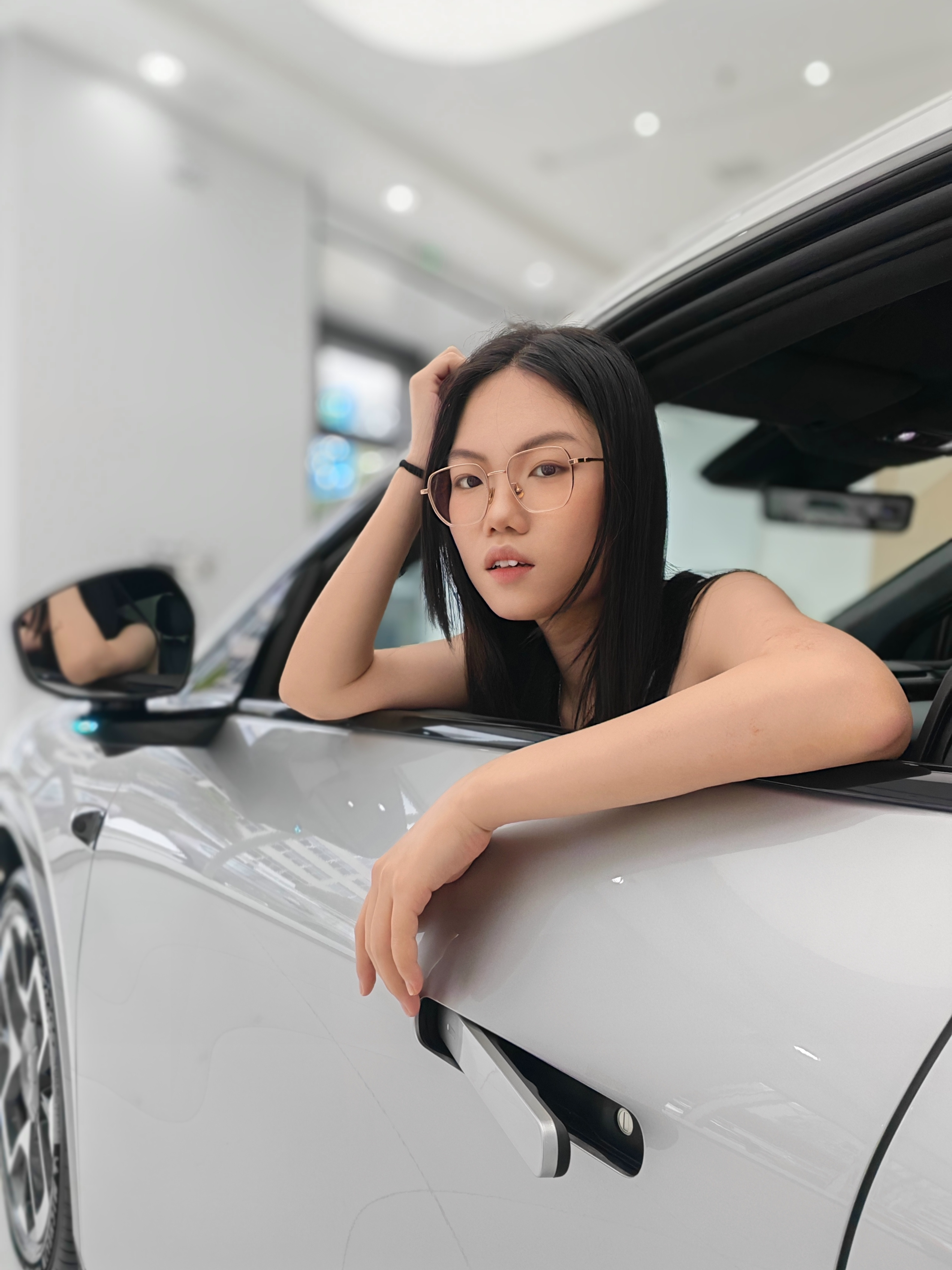 今天做一回女“鹏”友！真的被小鹏G7颜值锁住了，无框车门 + 流畅轿跑身线，贼拉