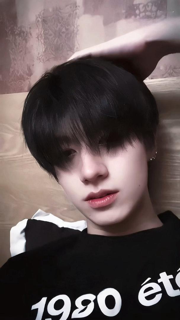 朱志鑫[超话]  小猫咪香香的 ​​​