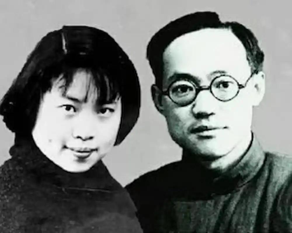 董卿曾说：“男人一定要记住，女人爱不爱你，根本不用去试探，你只要看清一点，就可以