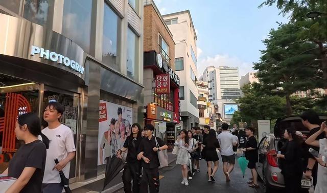 亿万富豪马斯克又一次抛出了令人震惊的观点，他表示：“新加坡，还有其他不少国家，正