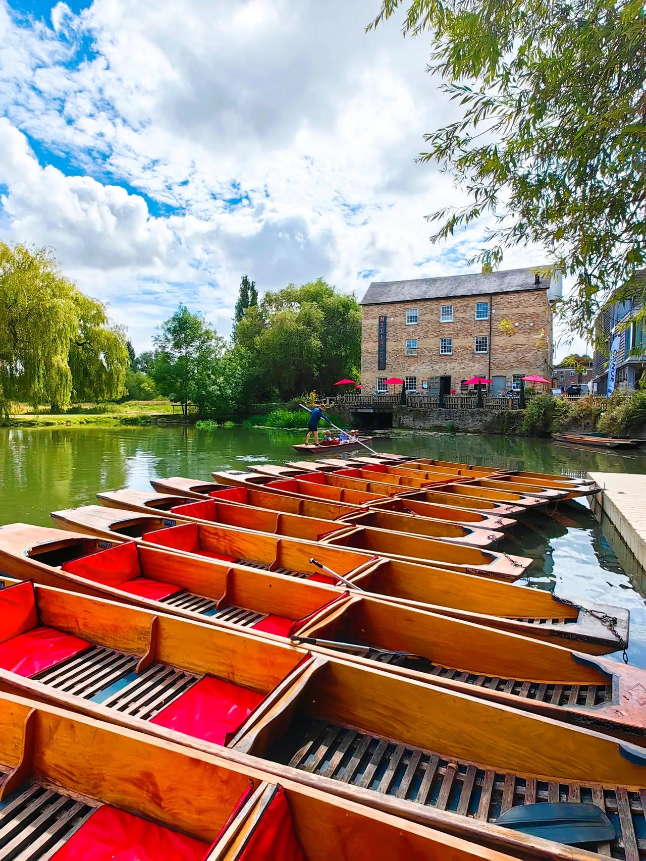 英国剑桥大学康河旅游码头小憩～
#英国旅游回忆# #记录我的2024#