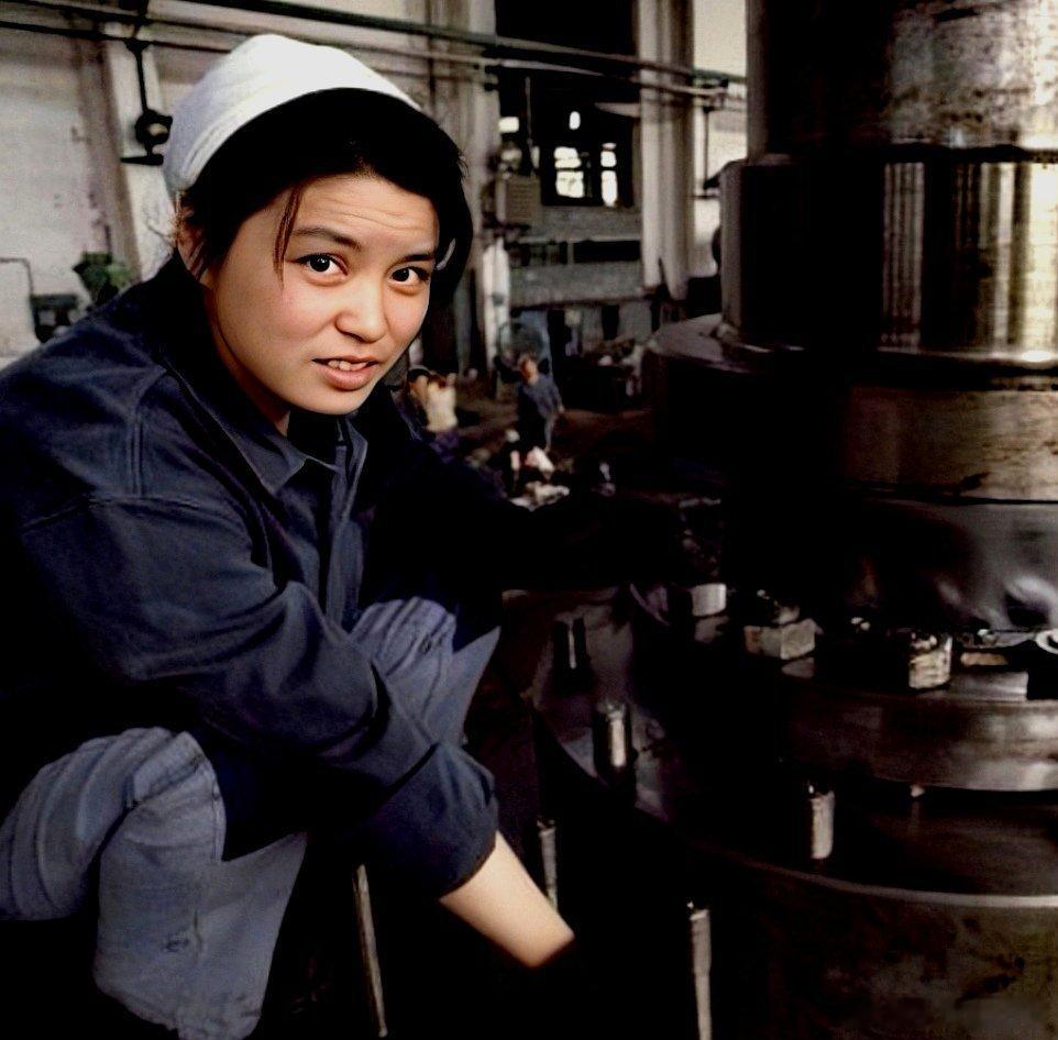 中国大陆1970年代的国营工厂青年女工 