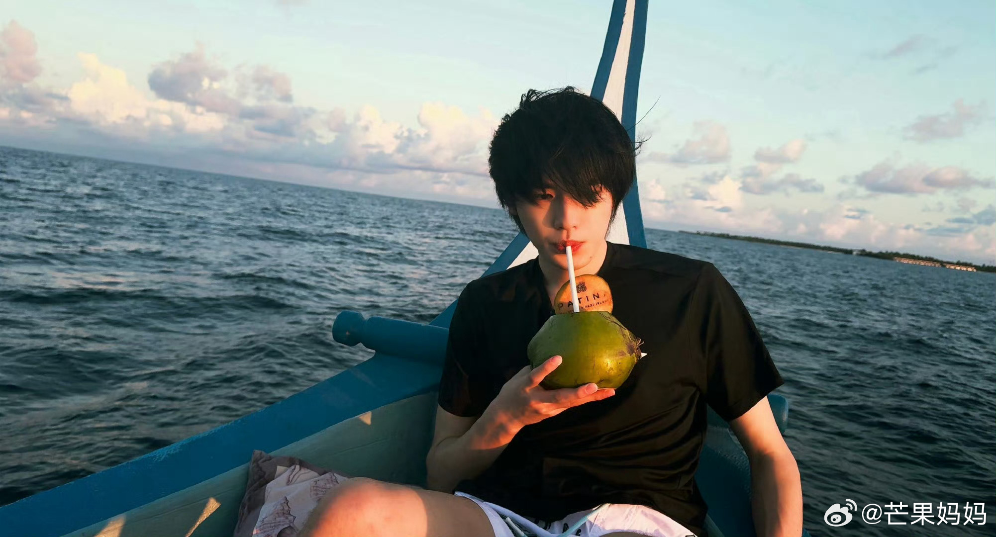 太大方了宋亚轩！！！一下放这么多照片出来，海边旅游照随性又自在完全女友视角，孩子