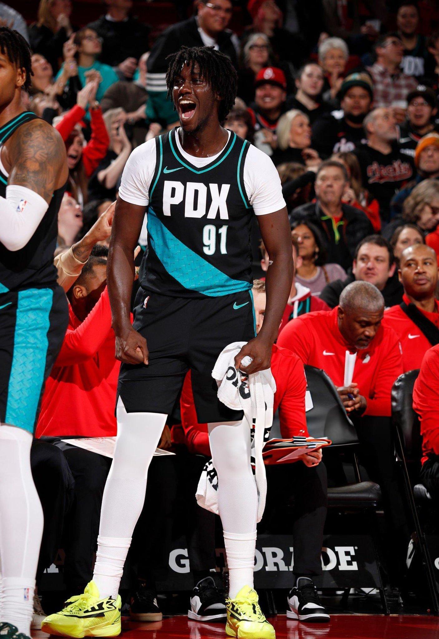 接一下西索科的财运吧，开拓者将给他转正，一份两年的合同。真的是看着他努力挤进轮换