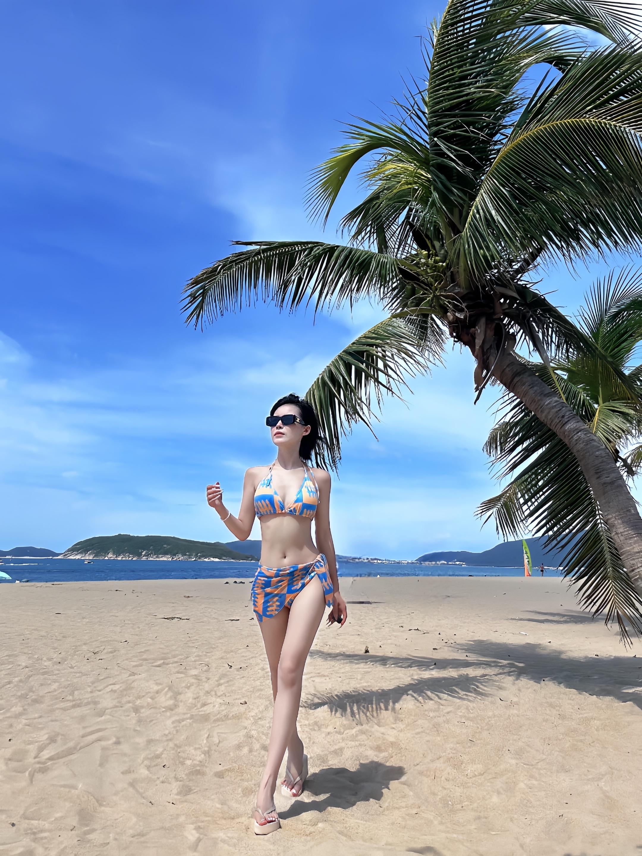 沙滩比基尼 泳装无不良穿搭引导 泳池拍摄