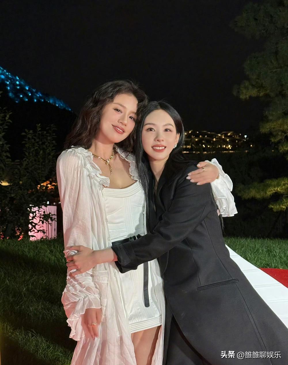 马思纯、陈都灵高调发文，这是谁的青春，快来认领。

9月14日，马思纯在微博晒出