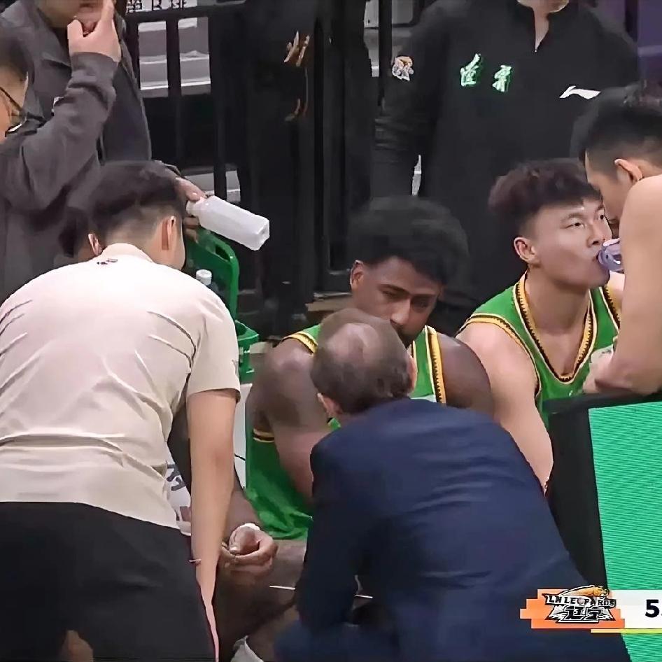 说实话，今晚辽篮打广东！无论输赢我认为最大的看点应该是外援对决！
为什么这么说呢