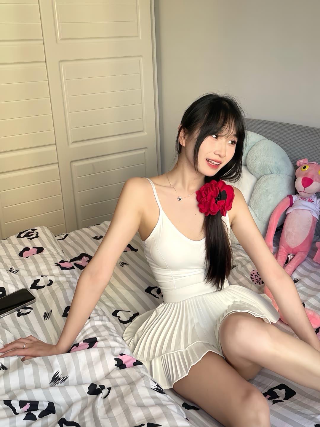 美女 身材性感 辣妹穿搭 辣妹短裙 好身材好气质